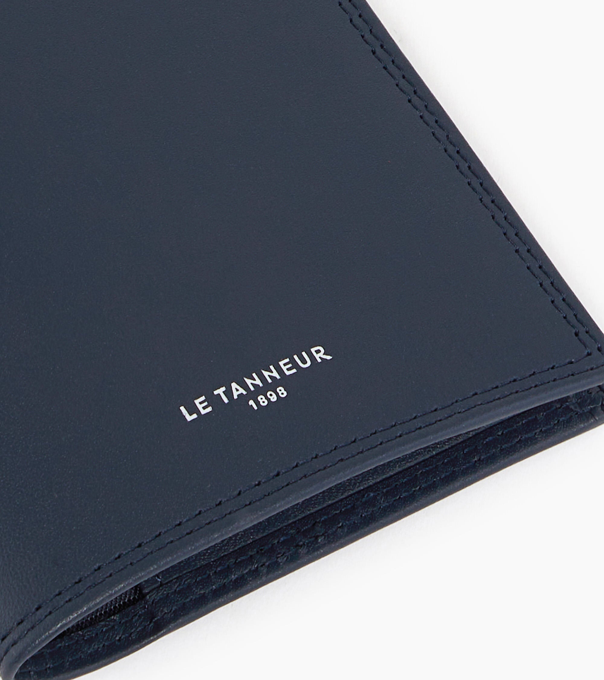 Martin passport holder in smooth leather